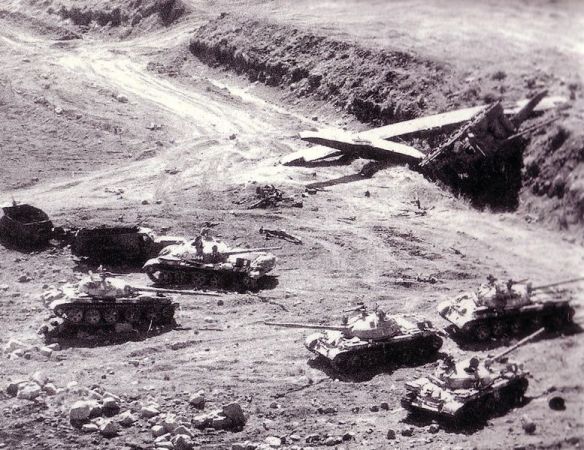 Tank_Battle_in_Golan_Heights_-_Flickr_-_The_Central_Intelligence_Agency