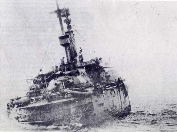 HMS_Britannia_(1904)_sinking_on_9_November_1918