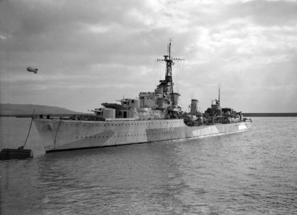 HMS_Tartar_at_a_buoy