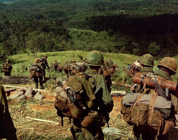 610px-8th_Infantry_Rgt._descending_Hill_742_during_Operation_MacArthur_1967-11