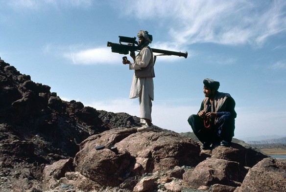 a-mujahideen-fighter-aims-an-fim-92-stinger-missile-at-passing-aircraft-afghanistan-1988-2