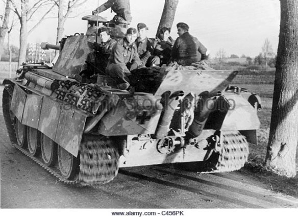 german-panzer-v-panther-in-east-prussia-1944-c456pk