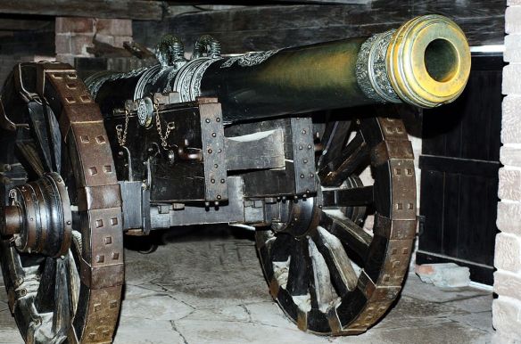 1024px-Cannon,_Château_du_Haut-Koenigsbourg,_France