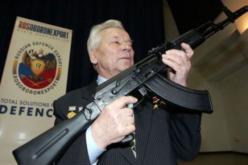 Designer_Mikhail_Kalashnikov_poses_with_its_AK-74_assaul_rifle_640_001