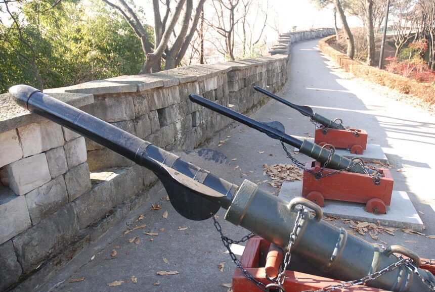 Korean naval bolt-firing cannons (Chongtong)