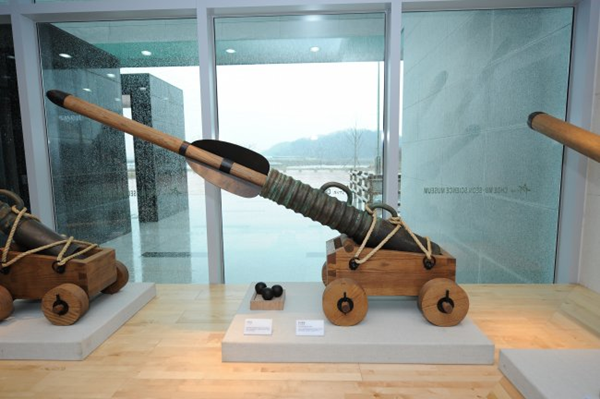 Korean naval bolt firing cannons Chongtong