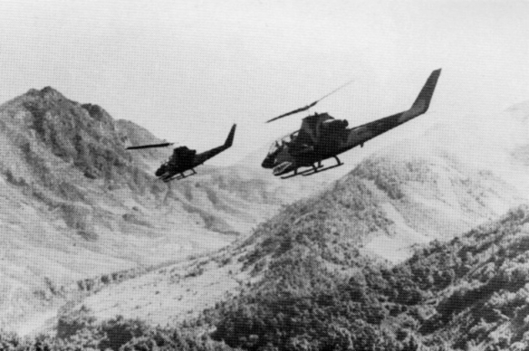 us_army_ah-1g_hueycobras_over_laos_1971