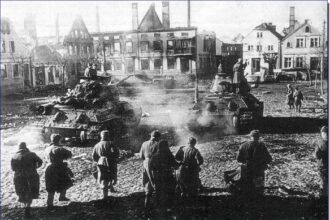soviet-troops-occupy-frauenburg-february-1945