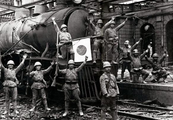 Japanese-troops+train-engine_Hankow-1938