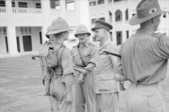 14-Feb-General-Sir-Archibald-Wavell-C-in-C-Far-East-and-Major-General-F-K-Simmons-GOC-Singapore-Fortress-inspecting-soldiers-of-the-2nd-Gordon-Highlanders-Singapore-3-November-1941.