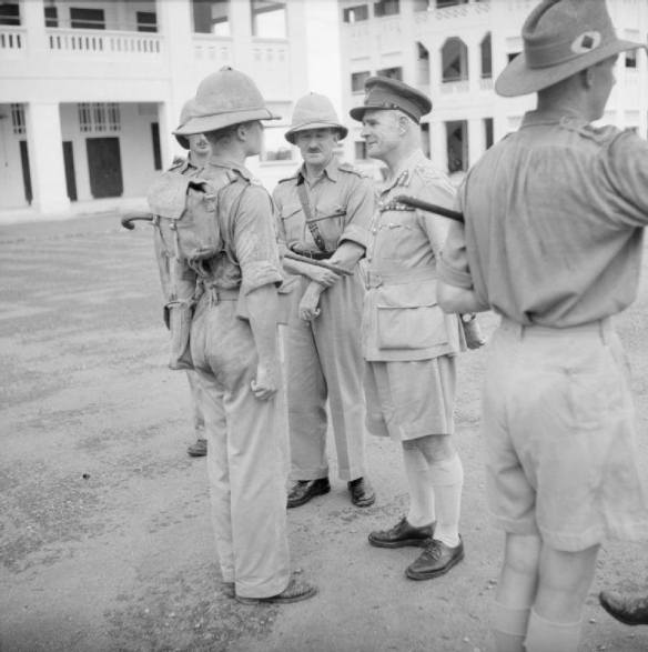 14-Feb-General-Sir-Archibald-Wavell-C-in-C-Far-East-and-Major-General-F-K-Simmons-GOC-Singapore-Fortress-inspecting-soldiers-of-the-2nd-Gordon-Highlanders-Singapore-3-November-1941.