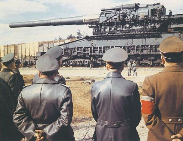 the-gustav-gun-an-80cm-railway-gun-and-the-largest-calibre-rifled-weapon-ever-u