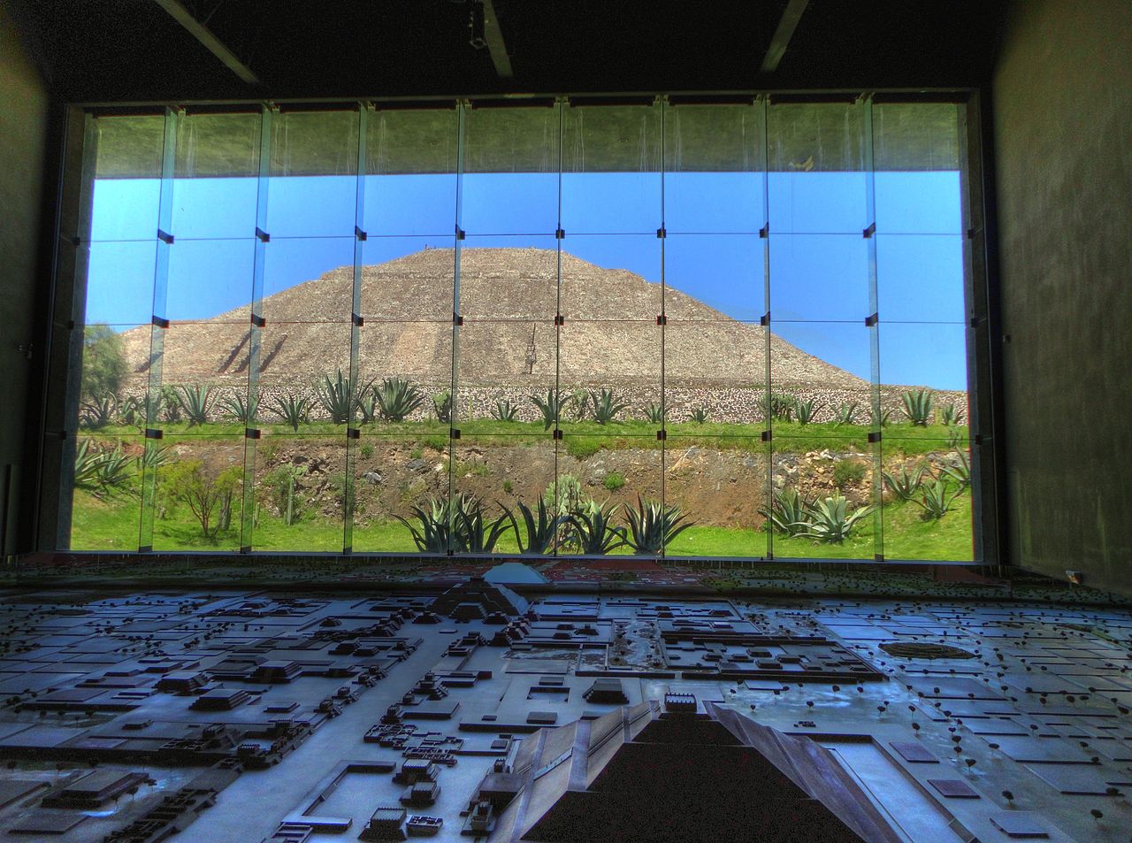 TEOTIHUACAN EMPIRE MILITARY GIANT