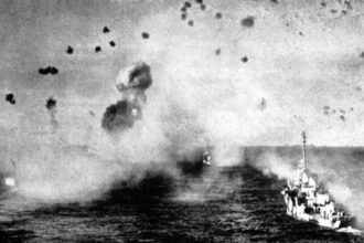 800px-US_ships_under_attack_in_Lingayen_Gulf_January_1945