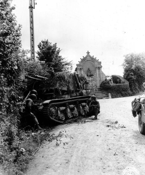800px-Photo-le-molay-littry-2-1944