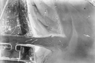 Aerial_photograph_after_Zeebrugge_Raid_IWM_Q_20648B